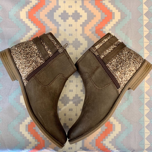 DUNNES | Vegan Faux Leather Glitter Festival Boho Zip Ankle Booties - Picture 2 of 9